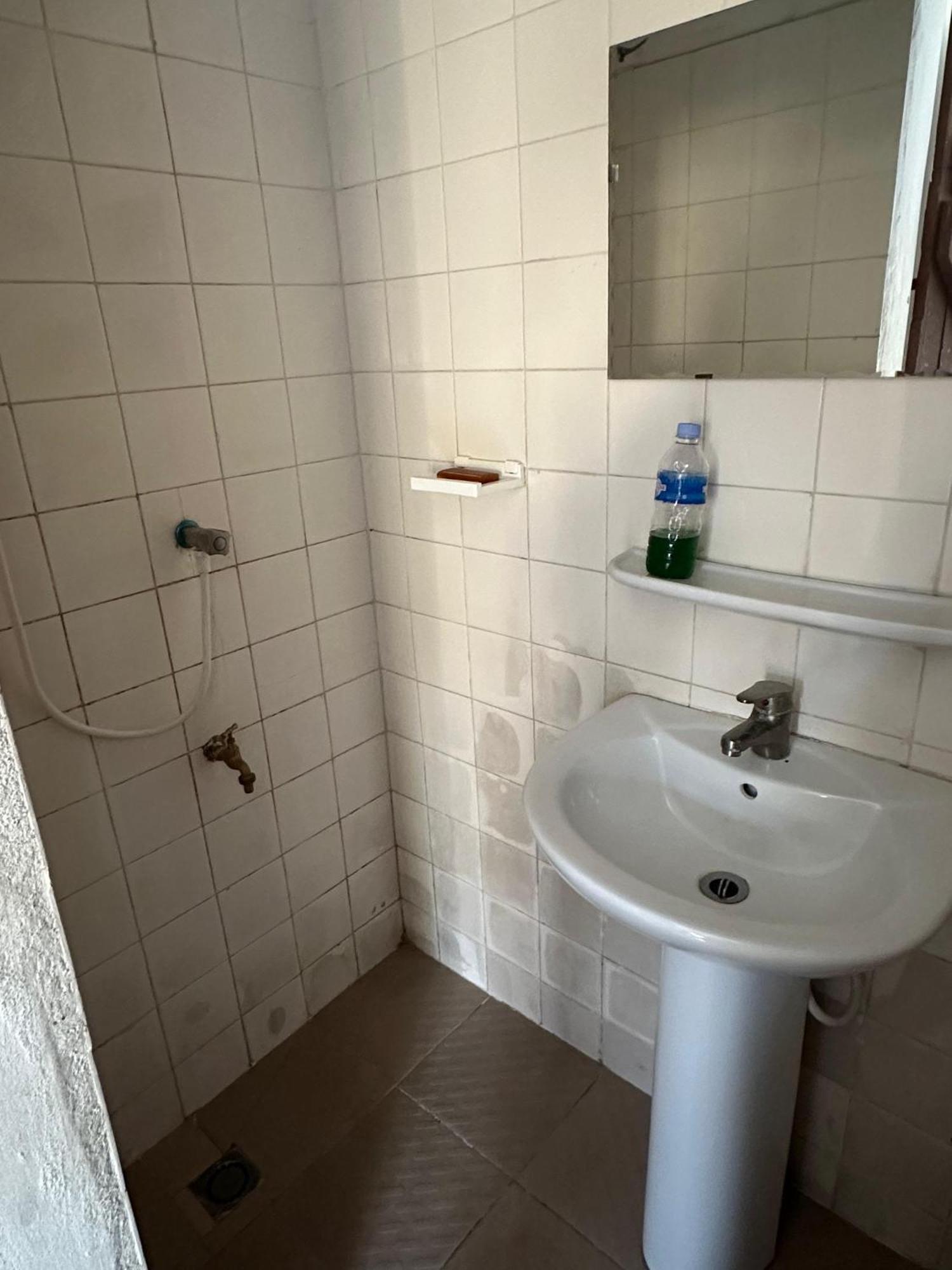 La Guesthouse Etoile Котону Екстериор снимка