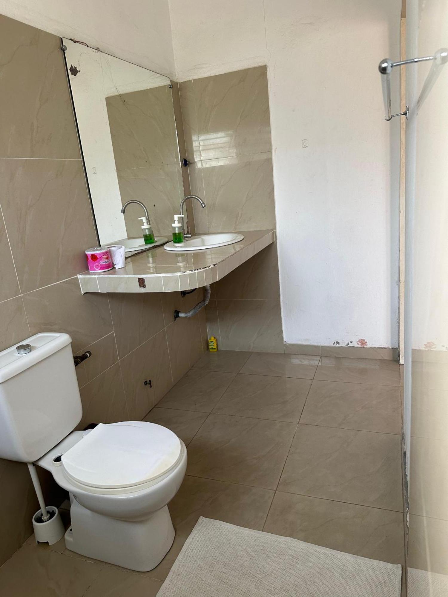 La Guesthouse Etoile Котону Екстериор снимка