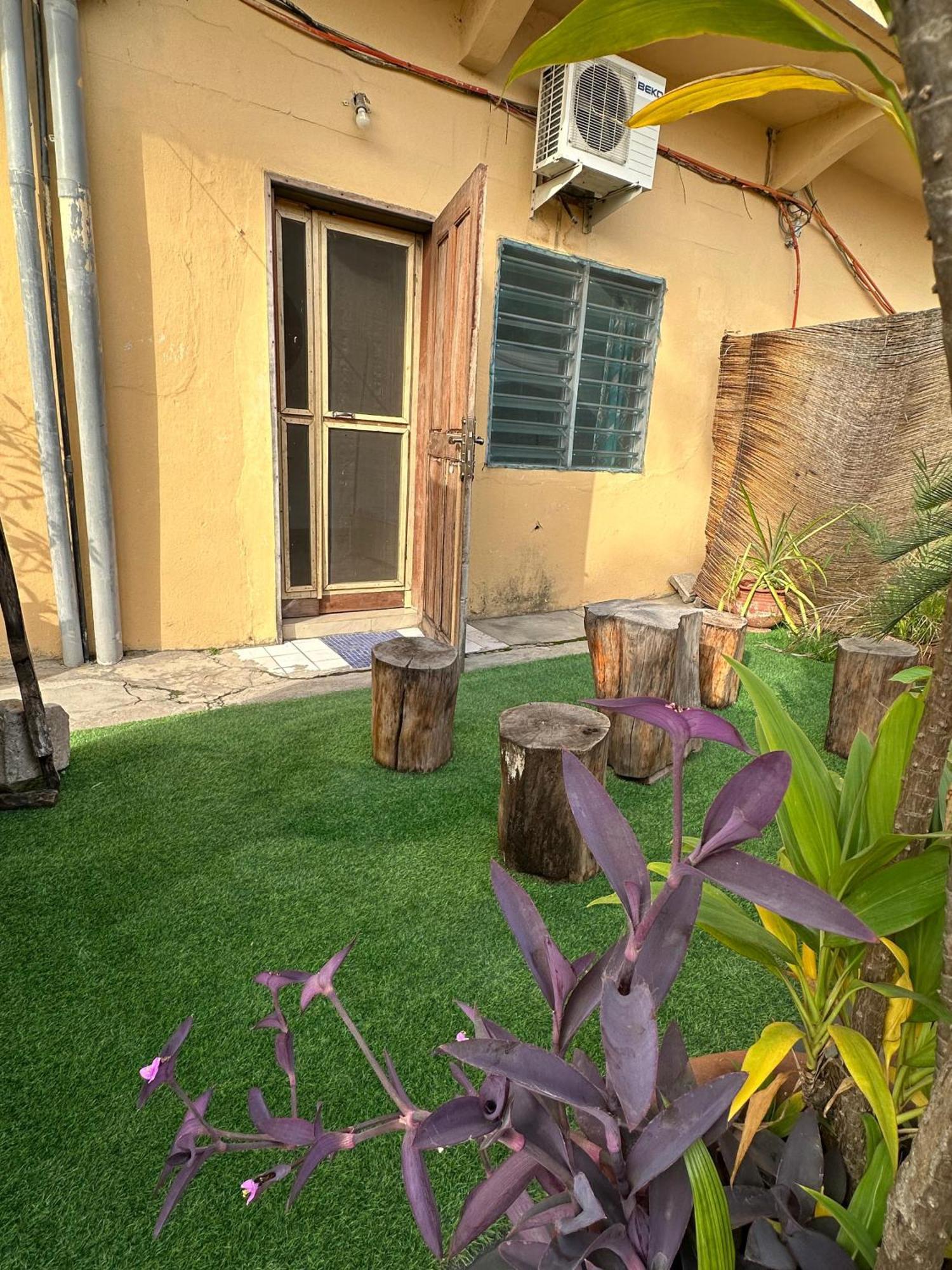 La Guesthouse Etoile Котону Екстериор снимка