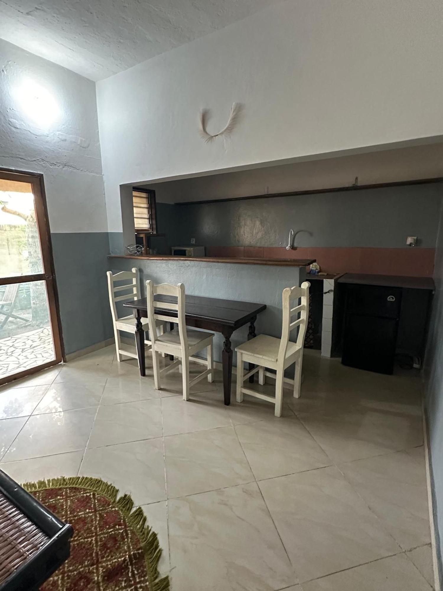 La Guesthouse Etoile Котону Екстериор снимка