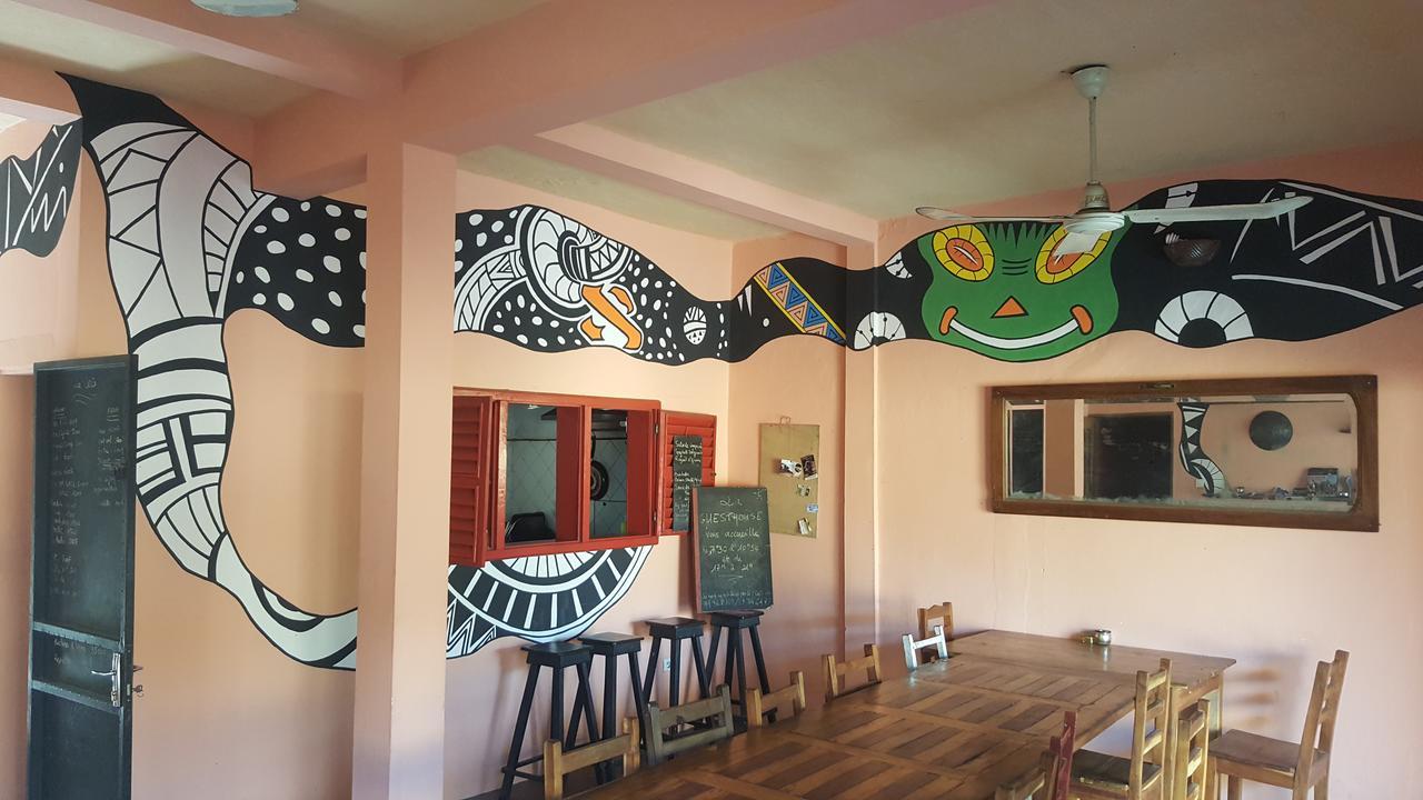 La Guesthouse Etoile Котону Екстериор снимка